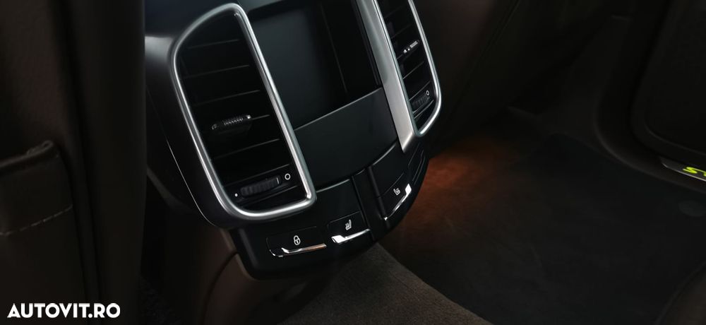 Porsche Cayenne - 22