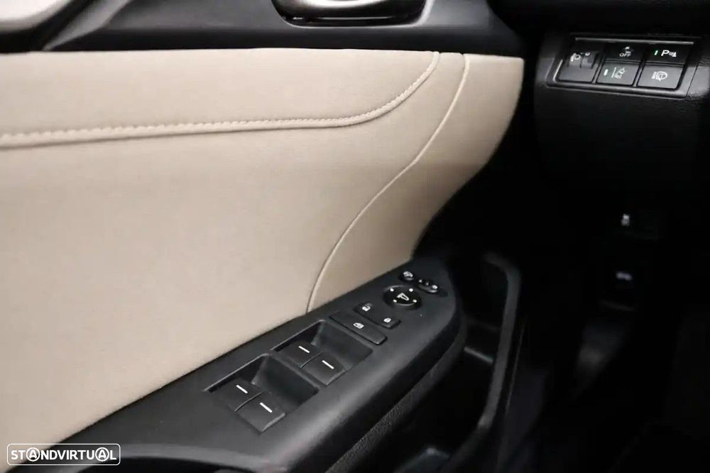 Honda Civic 1.0 i-VTEC Executive Premium CVT - 6