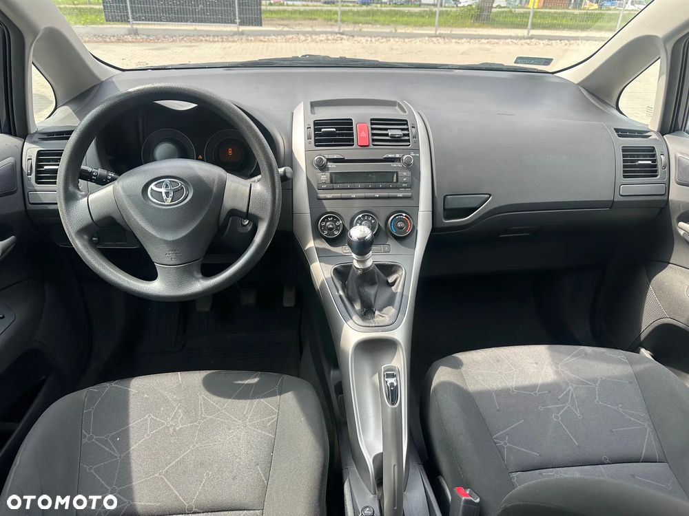 Toyota Auris - 11