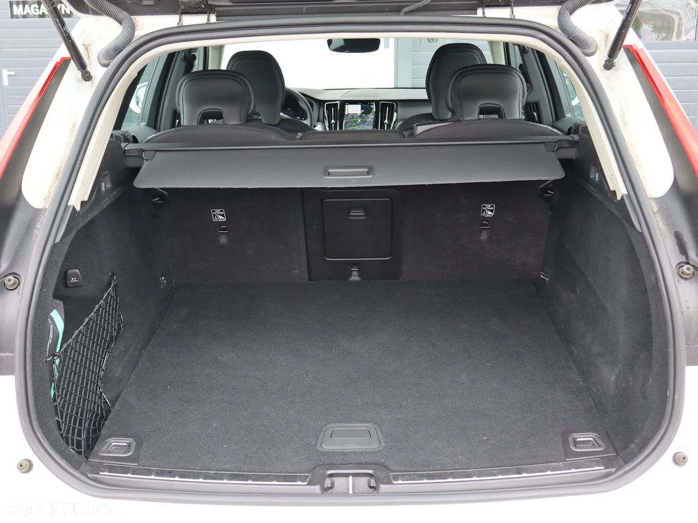 Volvo XC 60 B4 B Momentum - 16