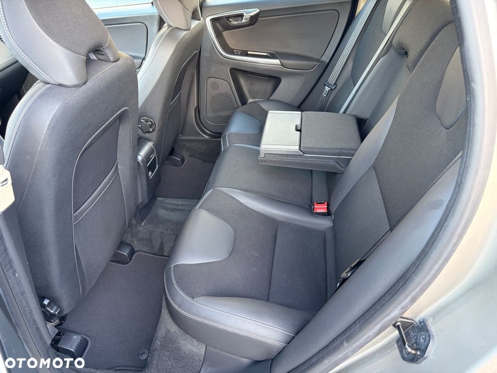 Volvo XC 60 DRIVe Momentum - 11