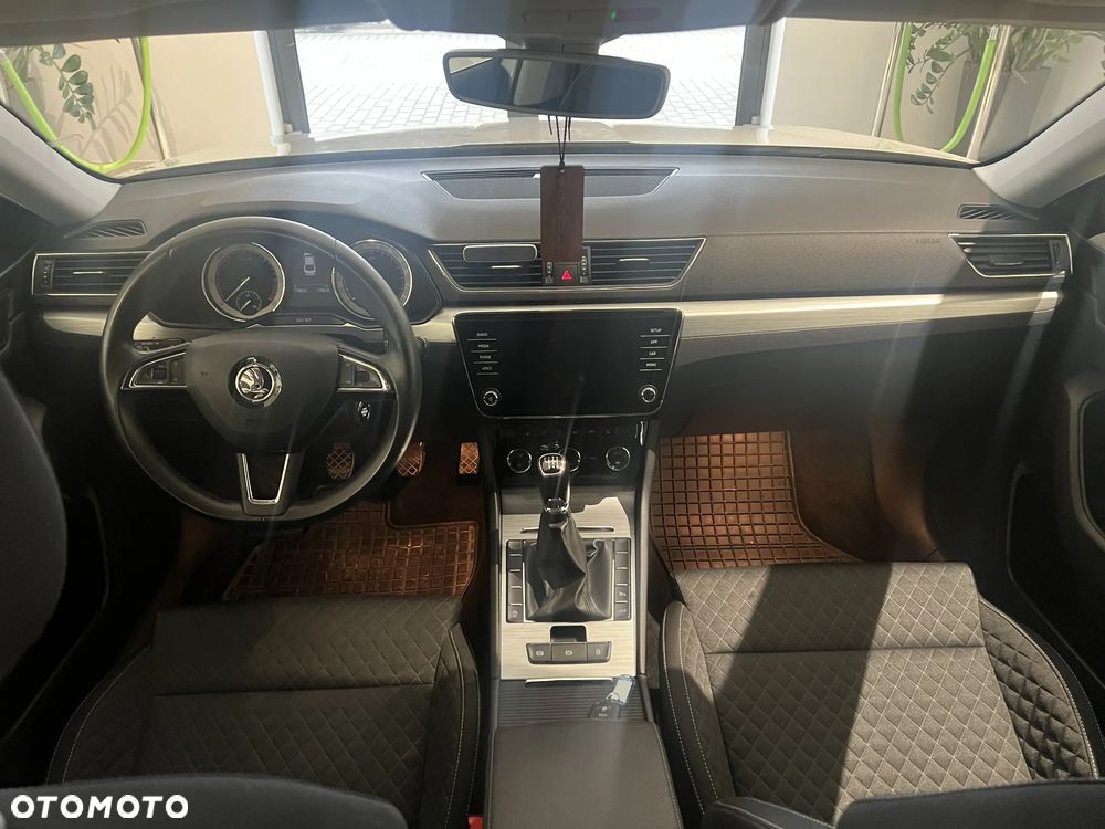 Skoda Superb 2.0 TDI Ambition - 11