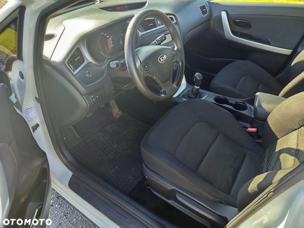 Kia Ceed - 10
