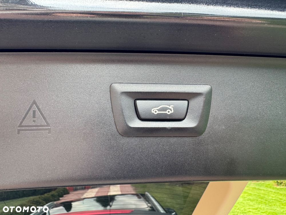 BMW Seria 5 525d Sport-Aut Luxury Line - 22