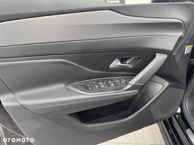Peugeot 308 180 e-EAT8 GT - 23