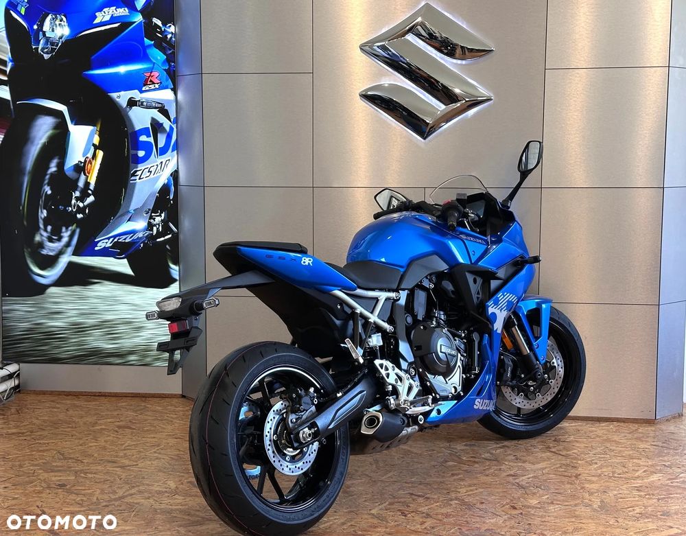 Suzuki GSX - 6