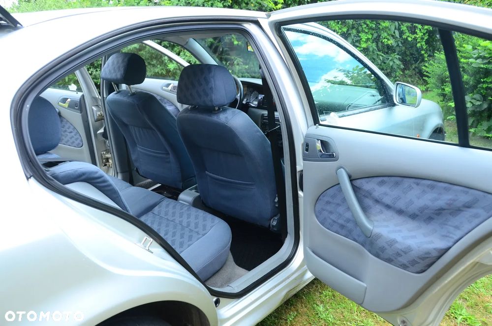 Skoda Octavia 1.6 GLX - 15