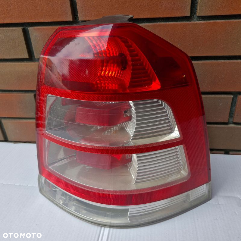 LAMPA PRAWA TYL TYLNA OPEL ZAFIRA B II LIFT LATA 2008-2011 - 3