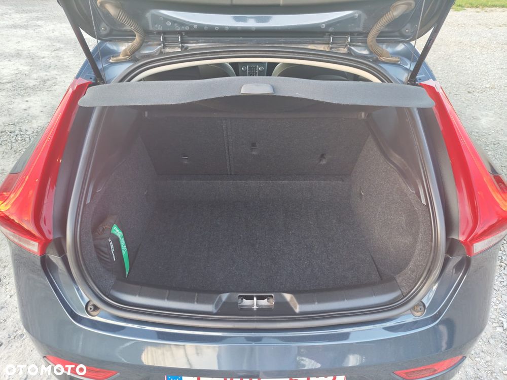 Volvo V40 D2 Momentum - 16