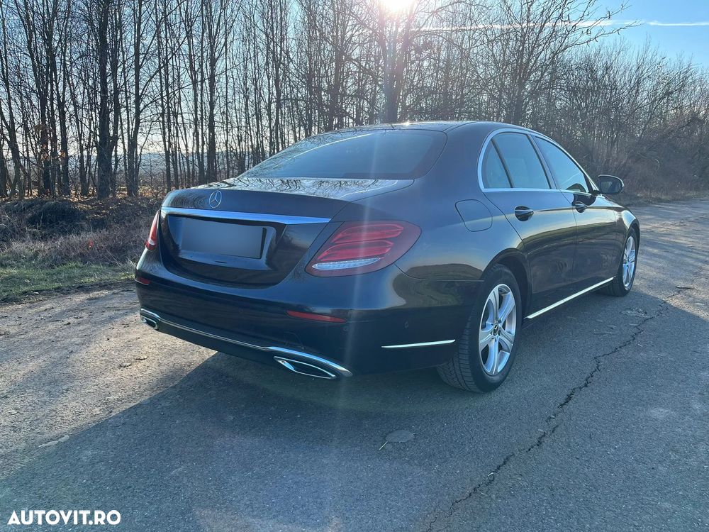 Mercedes-Benz E 220 d 4Matic 9G-TRONIC Exclusive - 4