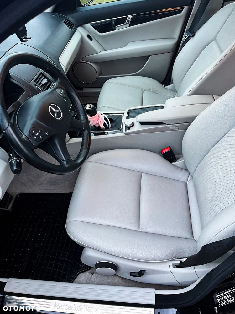 Mercedes-Benz Klasa C 180 CGI BlueEFFICIENCY Avantgarde - 11