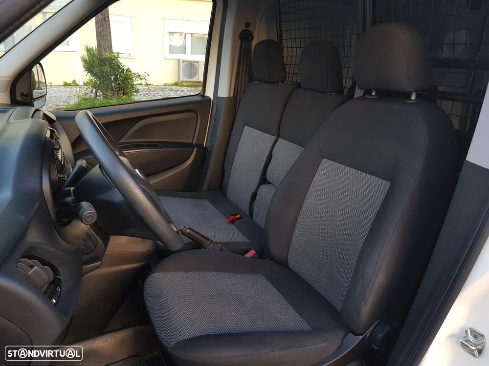 Fiat Doblo 3 Lugares - 34