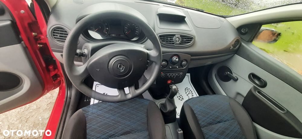 Renault Clio - 24