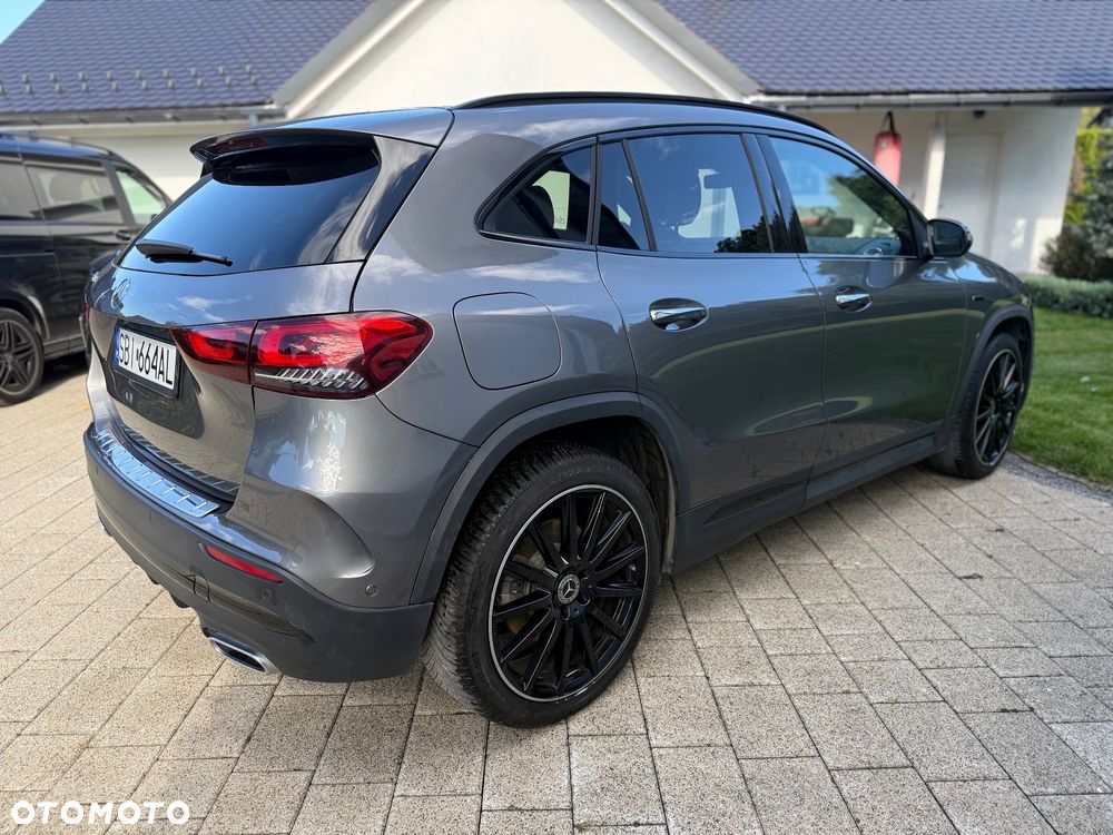 Mercedes-Benz GLA - 8