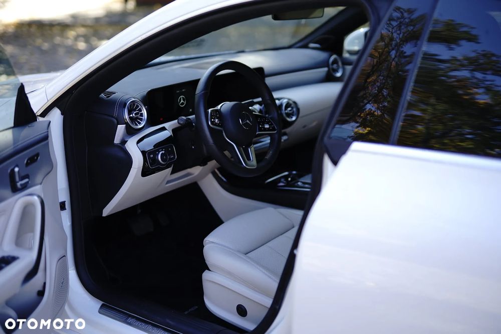 Mercedes-Benz CLA 250 4Matic 7G-DCT AMG Line - 11