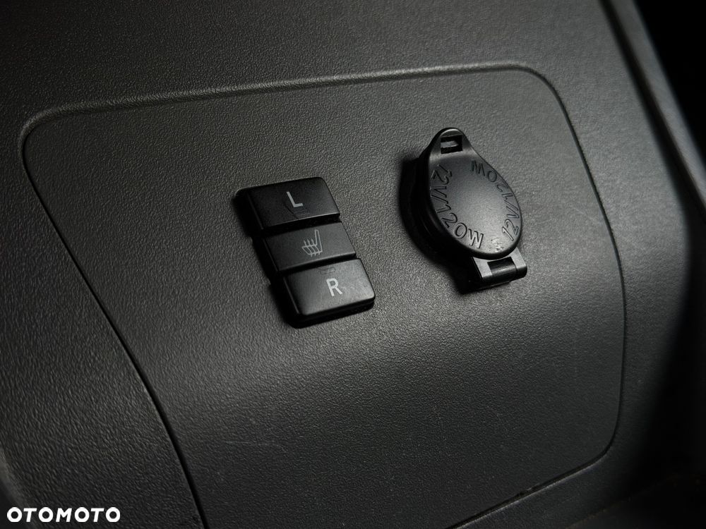 Toyota Prius (Hybrid) Executive - 19