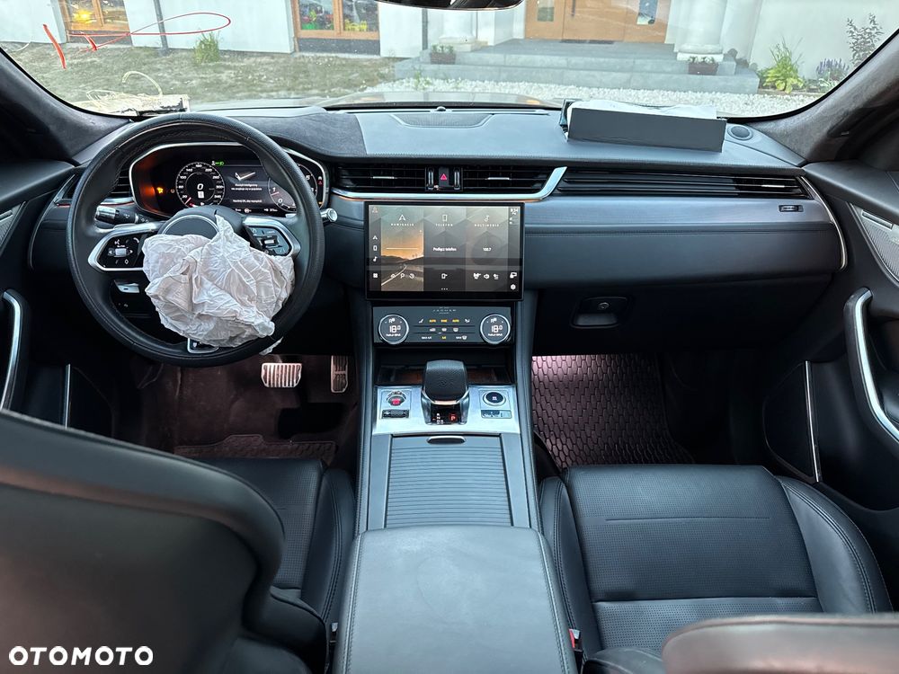 Jaguar F-Pace P550 AWD SVR - 23