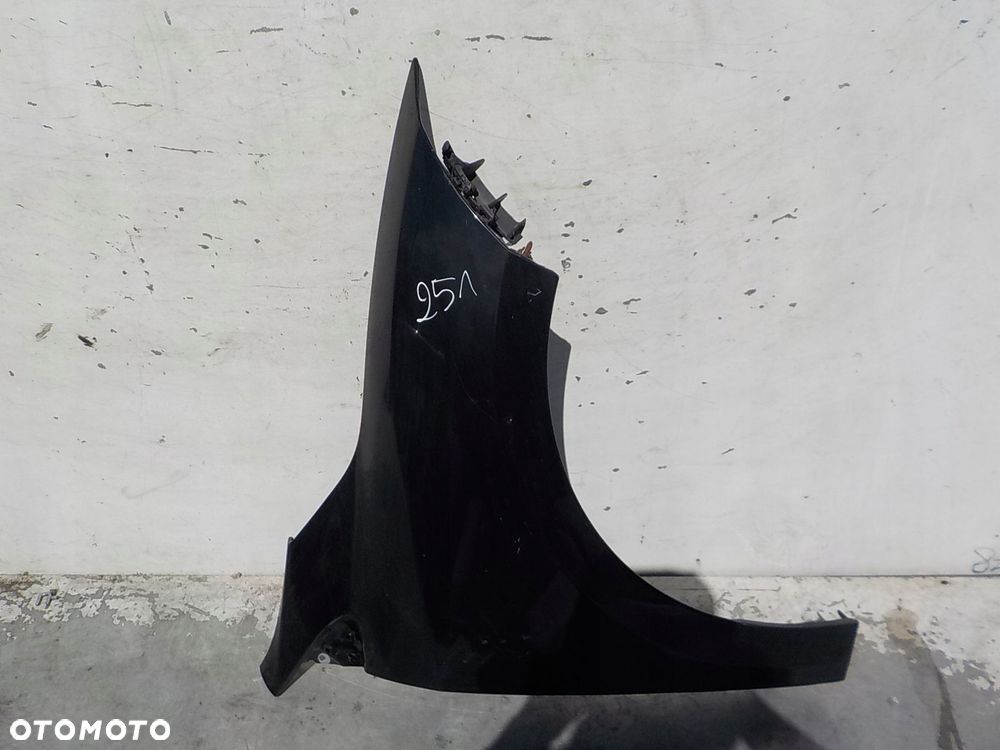 251 RENAULT MEGANE III BŁOTNIK PRAWY PRZÓD PRZEDNI - 1