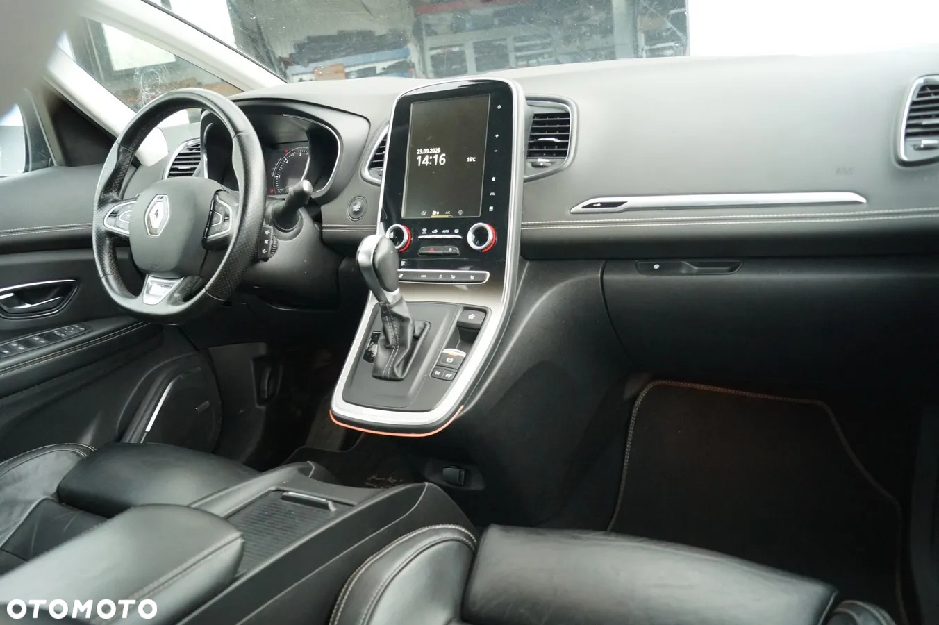 Renault Grand Scenic - 29