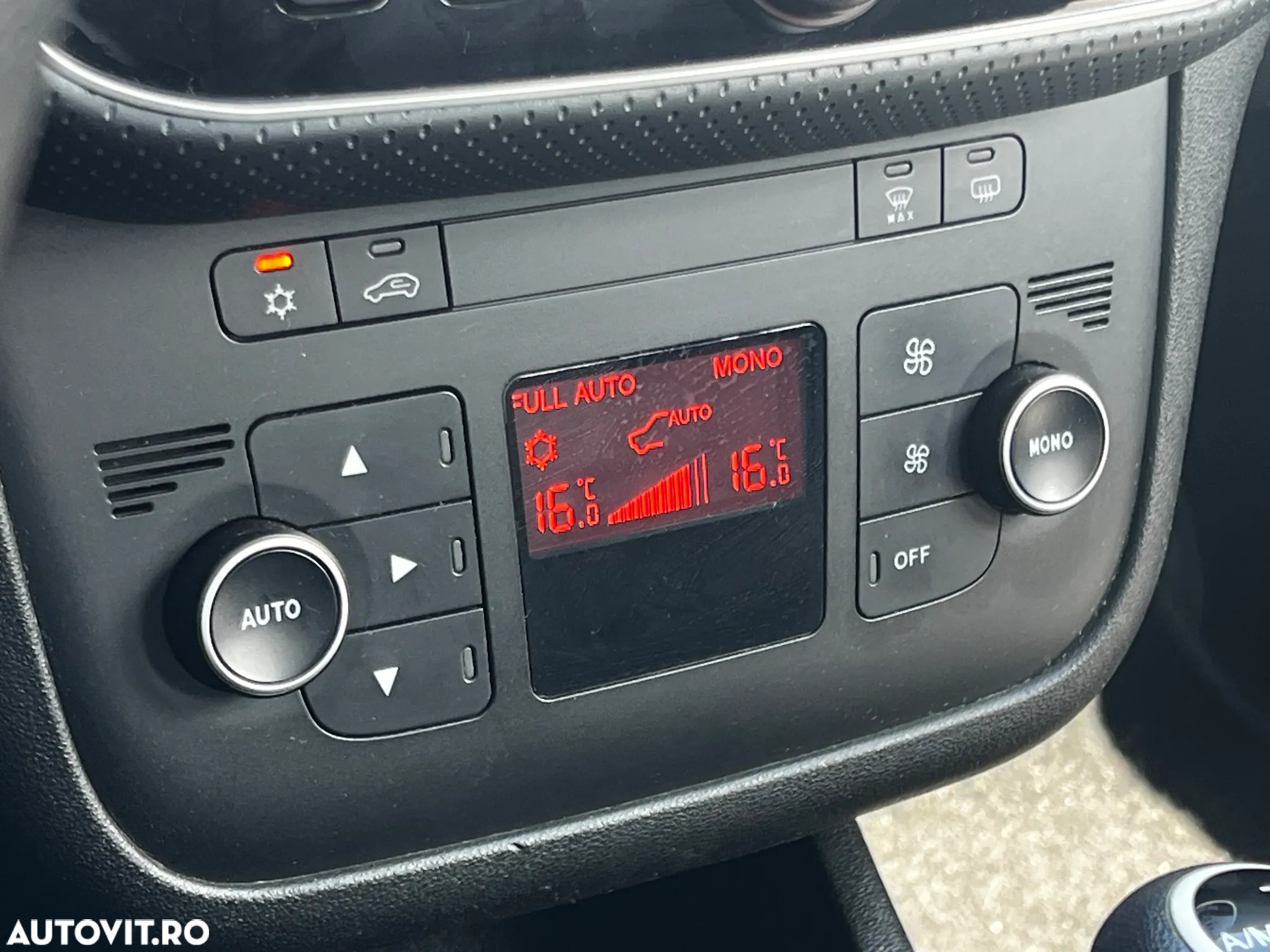 Fiat Punto 1.4 8V Dualogic Dynamic Start&Stop - 19