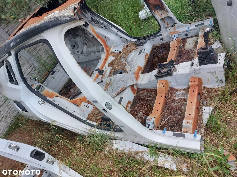 BŁOTNIK LEWY PRAWY TYŁ PAS Z WANNĄ OPEL GRANDLAND X - 8