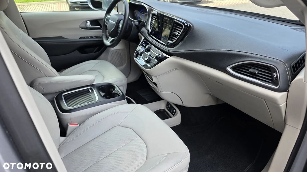 Chrysler Pacifica - 11