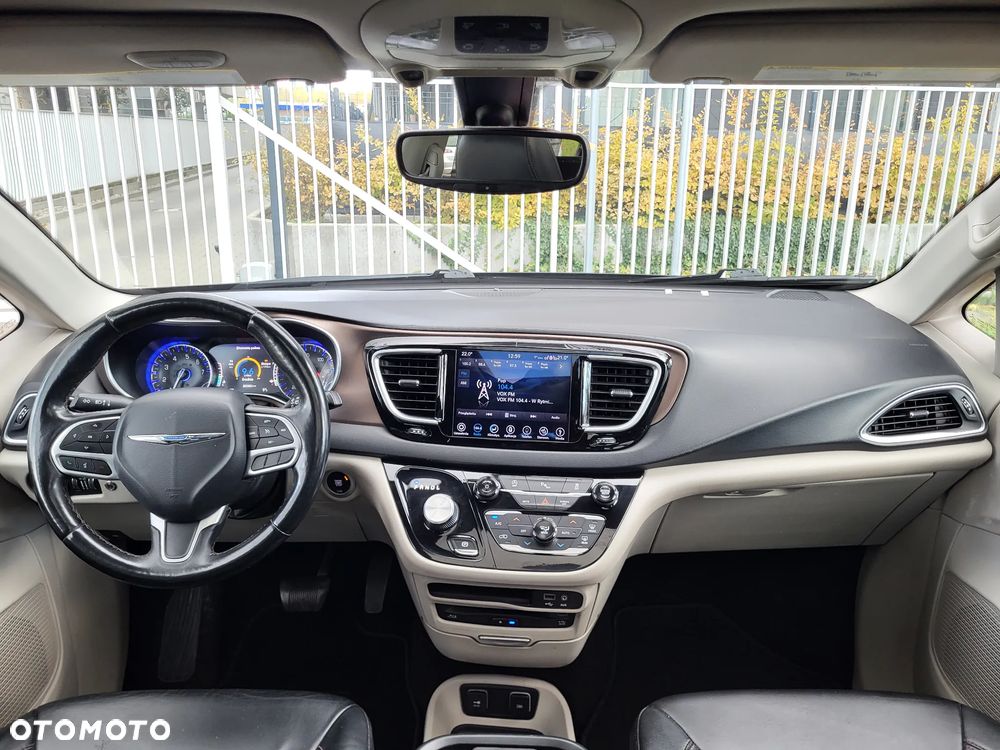 Chrysler Pacifica - 10