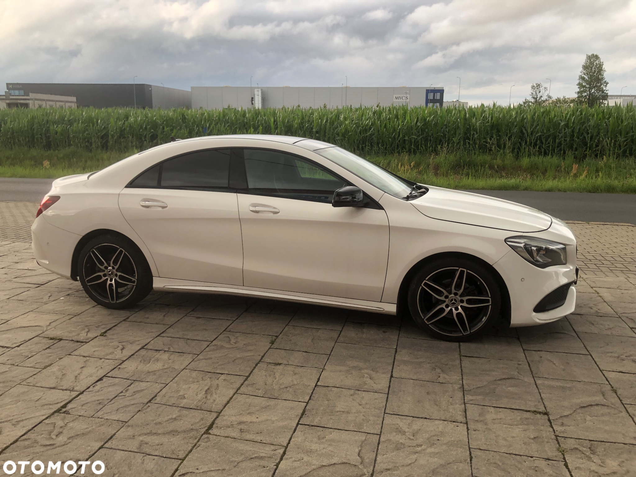 Mercedes-Benz CLA 200 AMG Line - 4