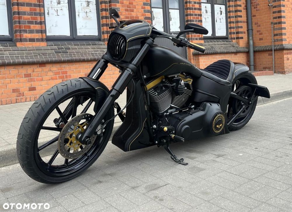 Harley-Davidson Softail Breakout - 16