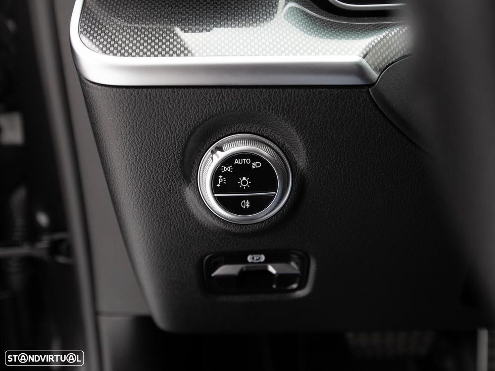 Mercedes-Benz C 300 e 9G-TRONIC AMG Line - 19