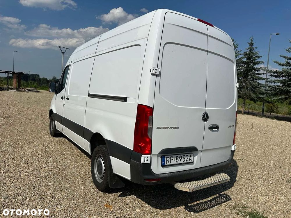 Mercedes-Benz Sprinter 319 - 4