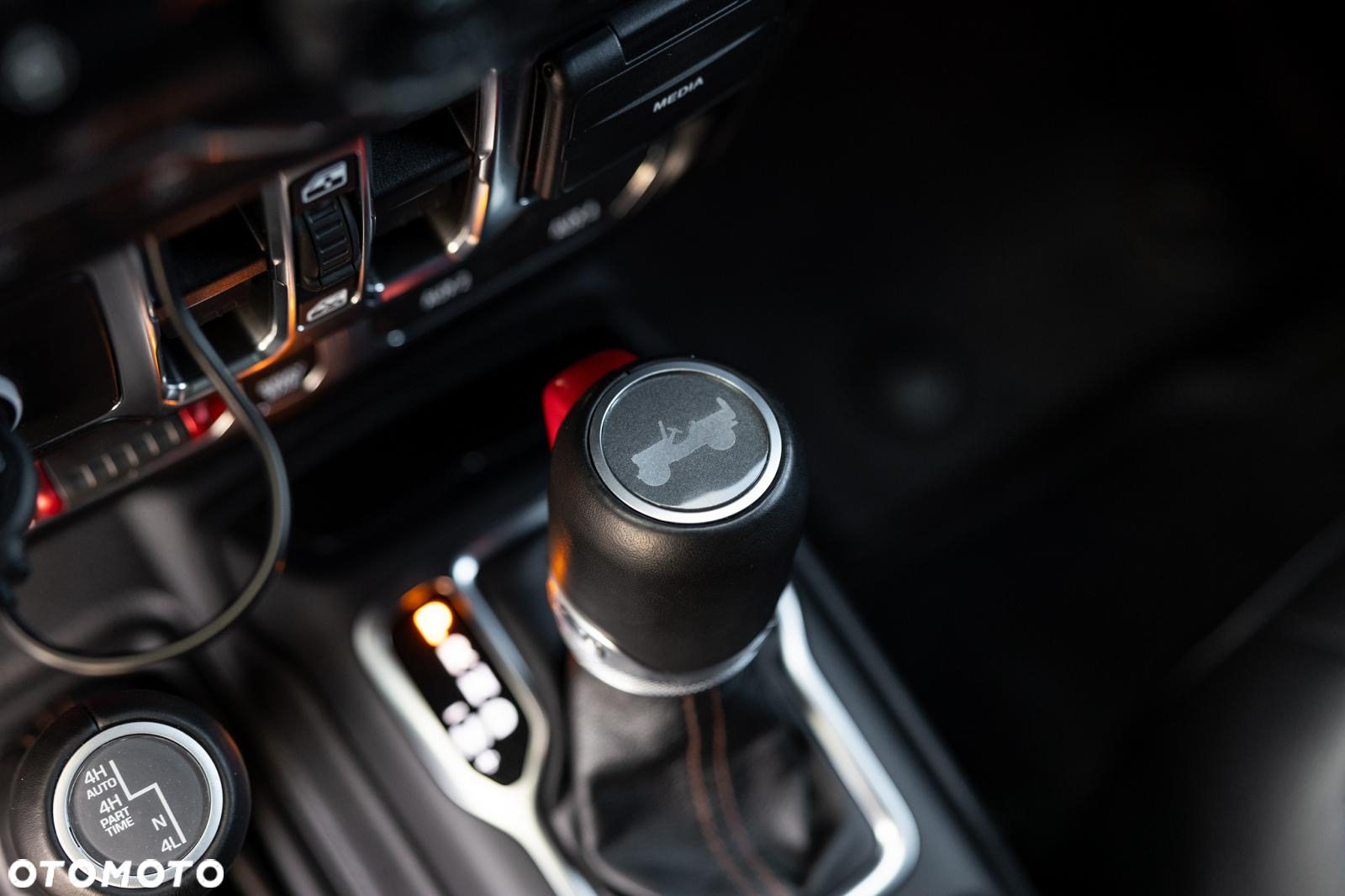 Jeep Wrangler - 33