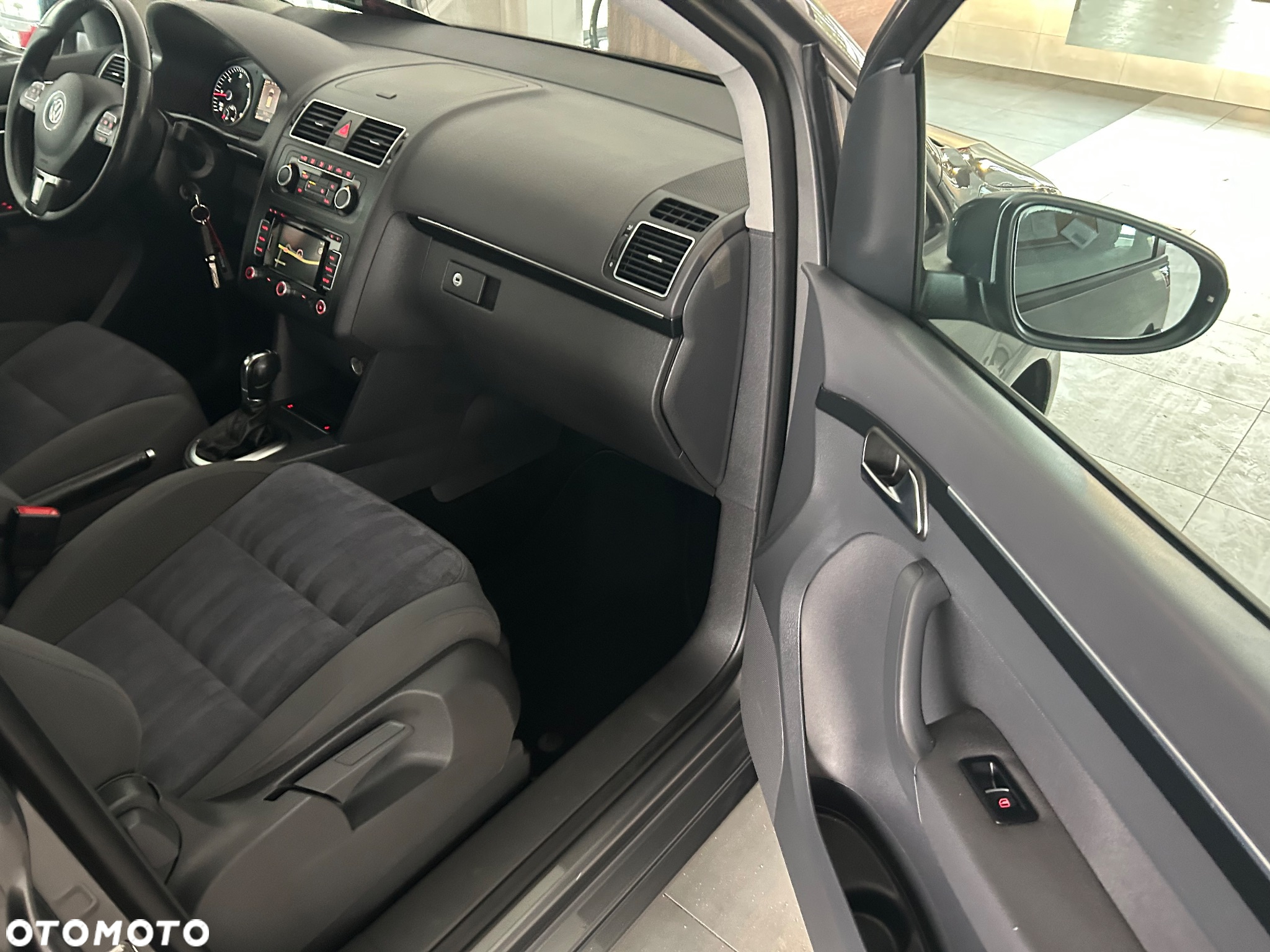 Volkswagen Touran 2.0 TDI BMT Comfortline Plus DSG - 28