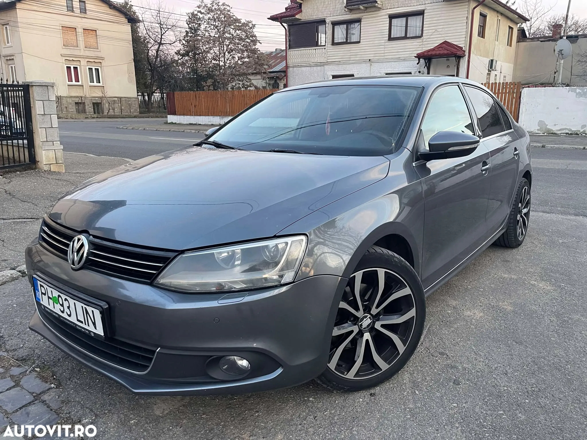 Volkswagen Jetta 2.0 TDI DPF Highline - 3