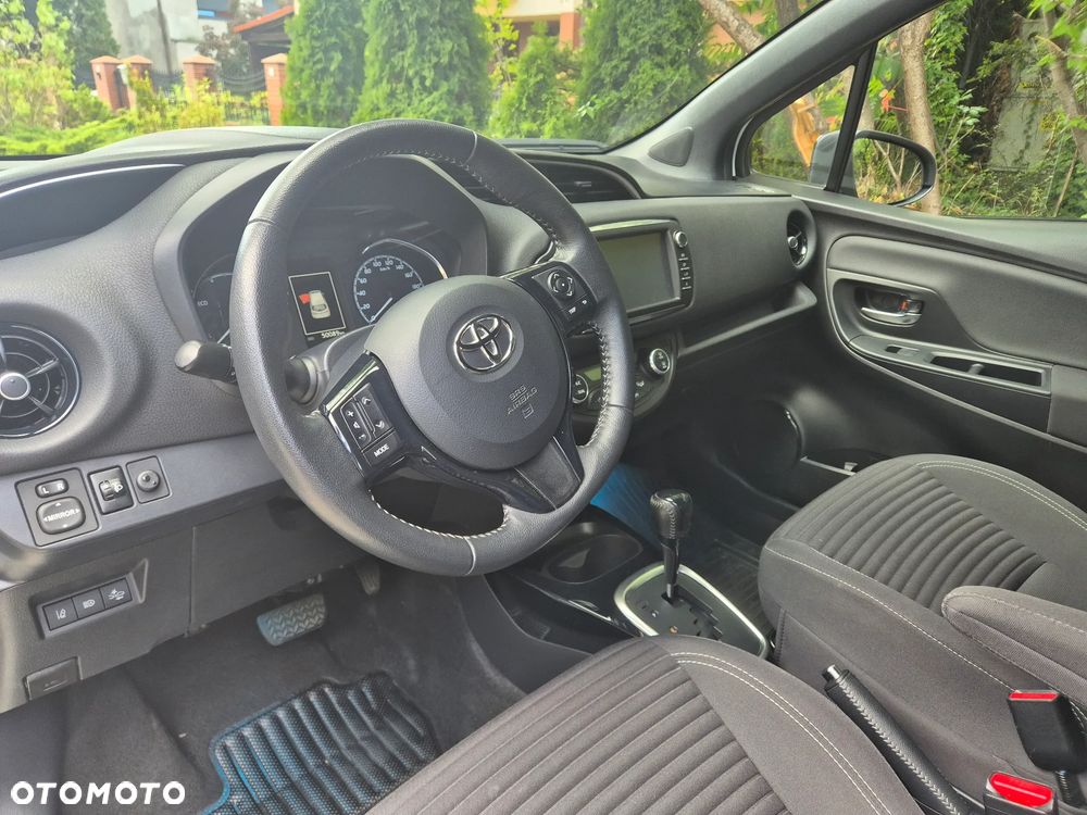 Toyota Yaris Hybrid 100 Selection - 20