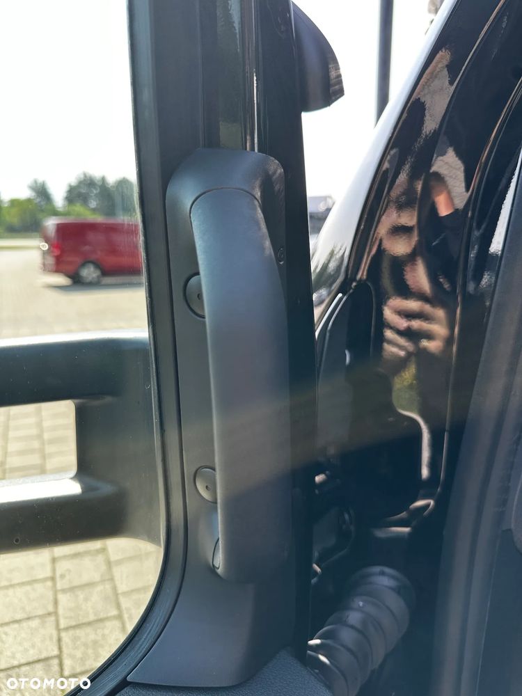 Mercedes-Benz Sprinter - 13