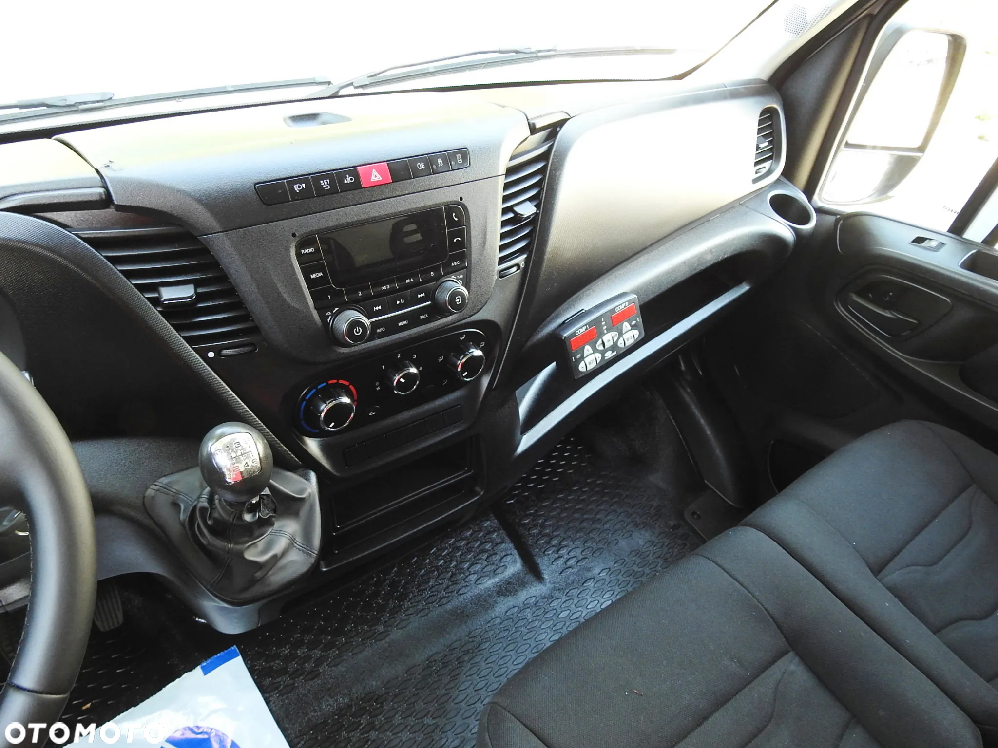 Iveco DAILY 35C15 KONTENER CHŁODNIA -12*C ZASILANIE 230V BLIŹNIACZE KOŁA 150KM [ 5418 ] - 35