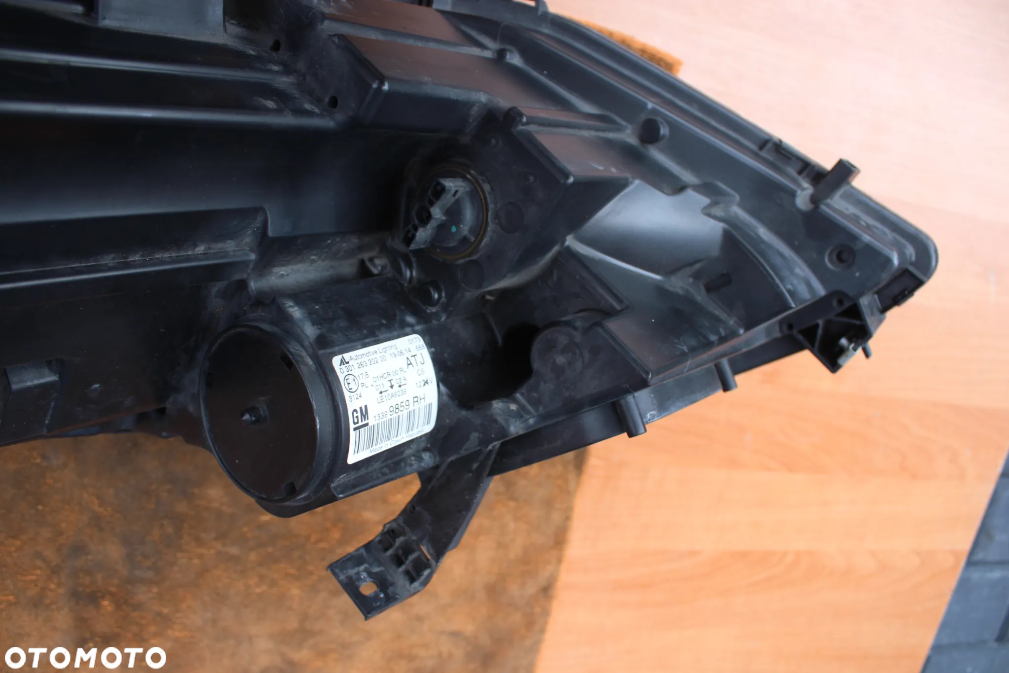 LAMPA PRAWA PRZEDNIA SOCZEWKA OPEL ZAFIRA C EUROPA ORYGINALNA !!!BARDZO ŁADNA!!! DEMONTAŻ 13399859 - 15
