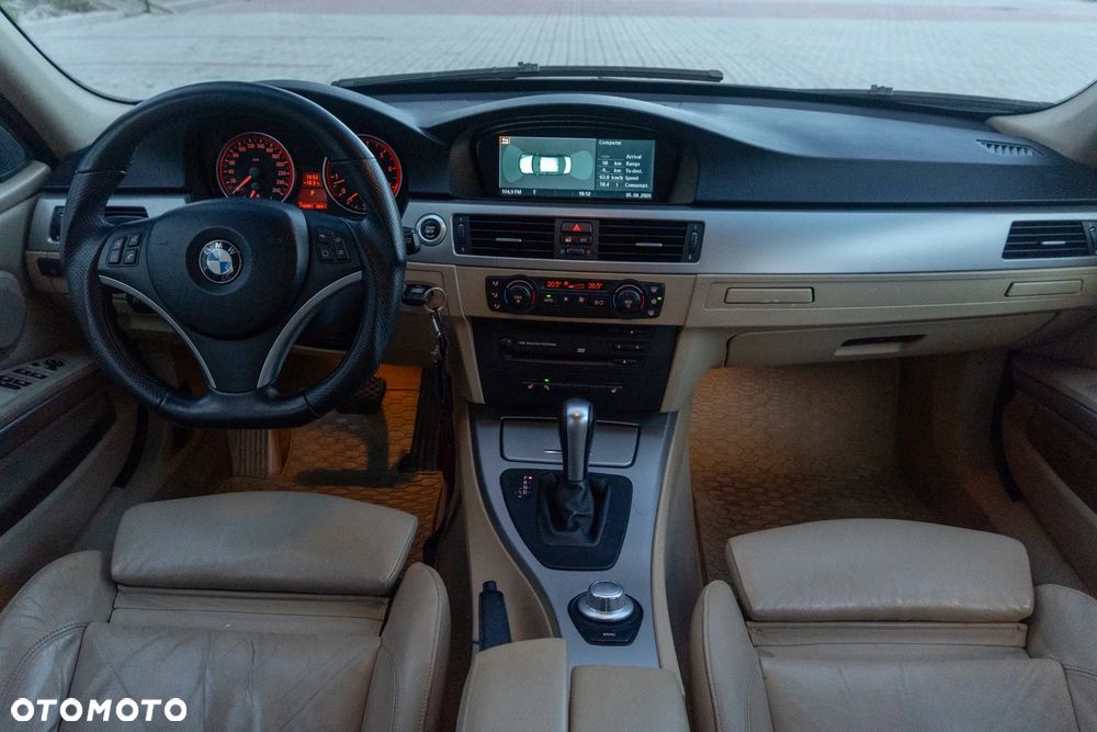 BMW Seria 3 330i - 13