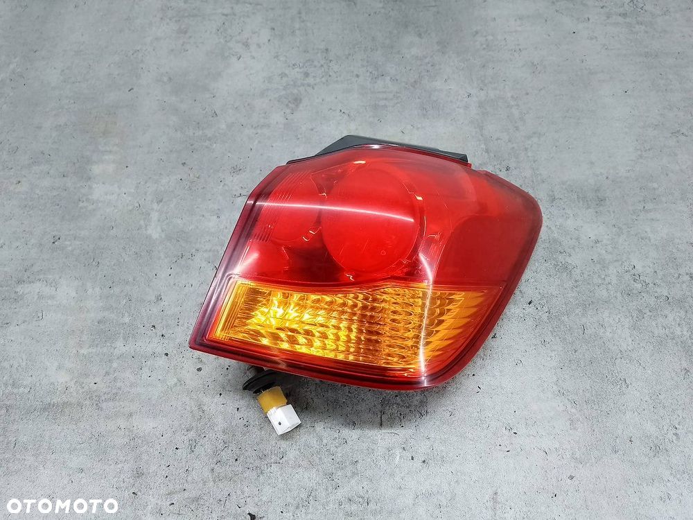 LAMPA TYLNA PRAWA MITSUBISHI ASX I P9372 - 1
