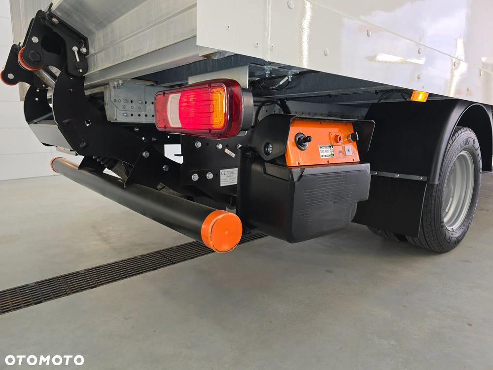 Iveco DAILY 35C16 / 50C16 KONTENER 8PALET WINDA DHOLLANDIA 750Kg 41Tyś km SERWIS ASO IVECO DO OSTATNIEGO Km STAN NOWY NOWY NOWY NA GWARANCJI BOGATA OPCJA WYPOSAŻENIA ASYSTENTY KIEROWCY TEMPOMAT KLIMA KAMERA COFANIA FOTEL KIEROWCY PNEŁMATYCZNY - 25