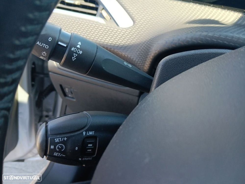 Peugeot 208 1.6 BlueHDi Style - 29
