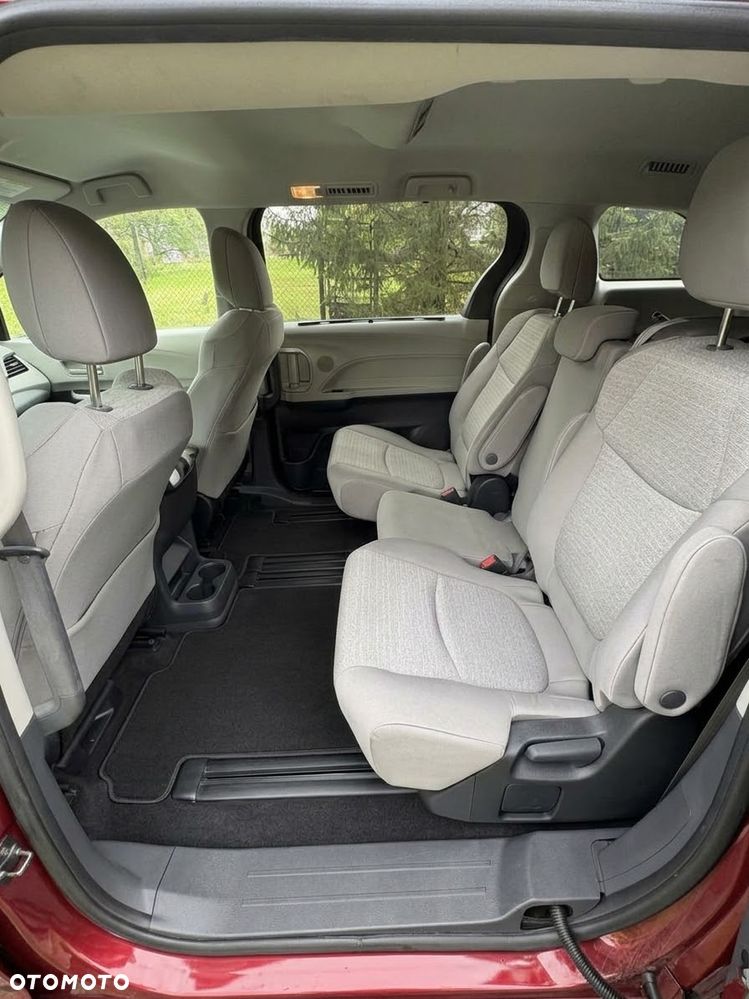 Toyota Sienna - 7