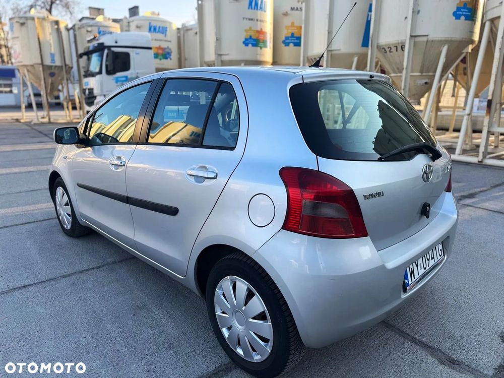 Toyota Yaris - 4