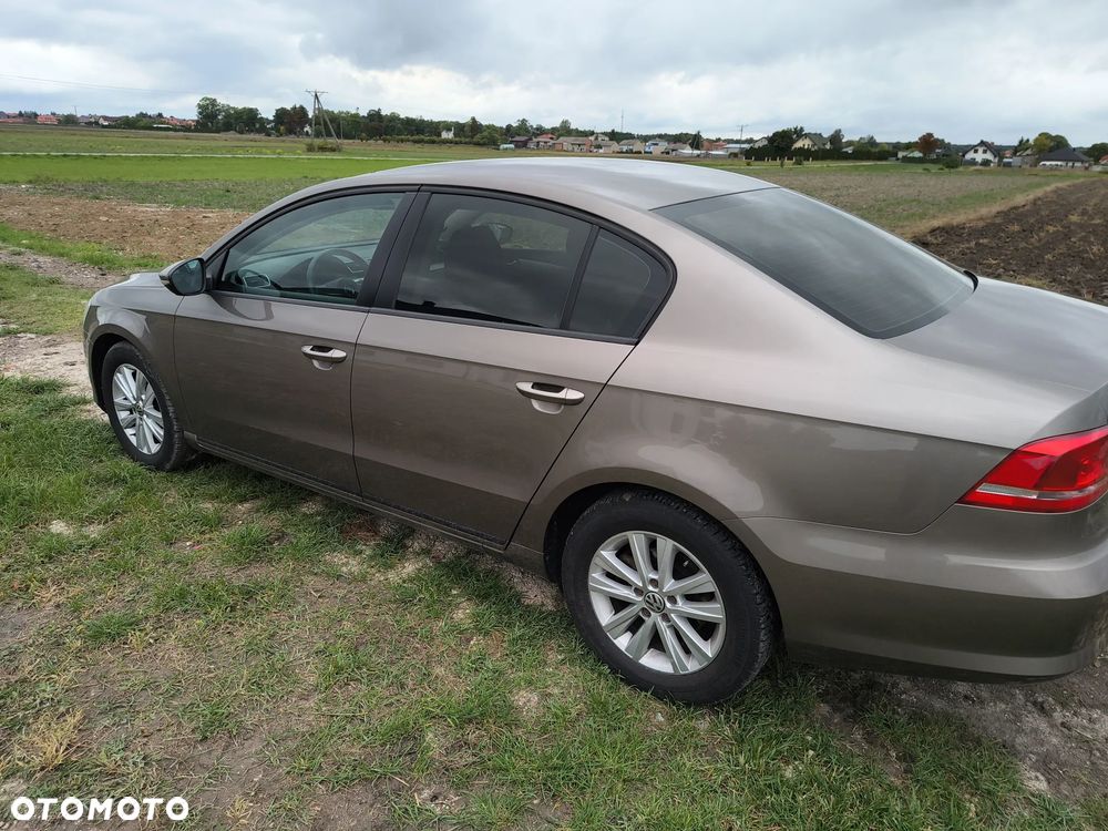 Volkswagen Passat 2.0 TDI Comfortline - 4