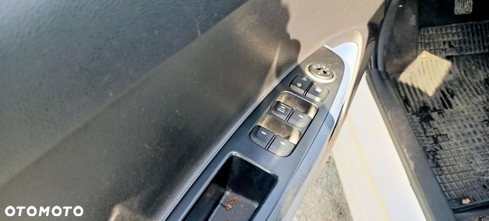 Hyundai i10 1.0 YES Gold - 8