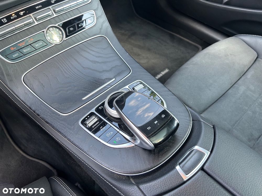 Mercedes-Benz Klasa E 220 d Coupe 4-Matic 9G-TRONIC - 25