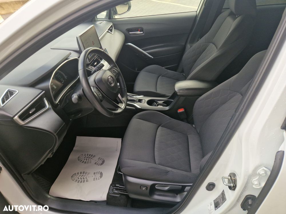 Toyota Corolla Cross - 10