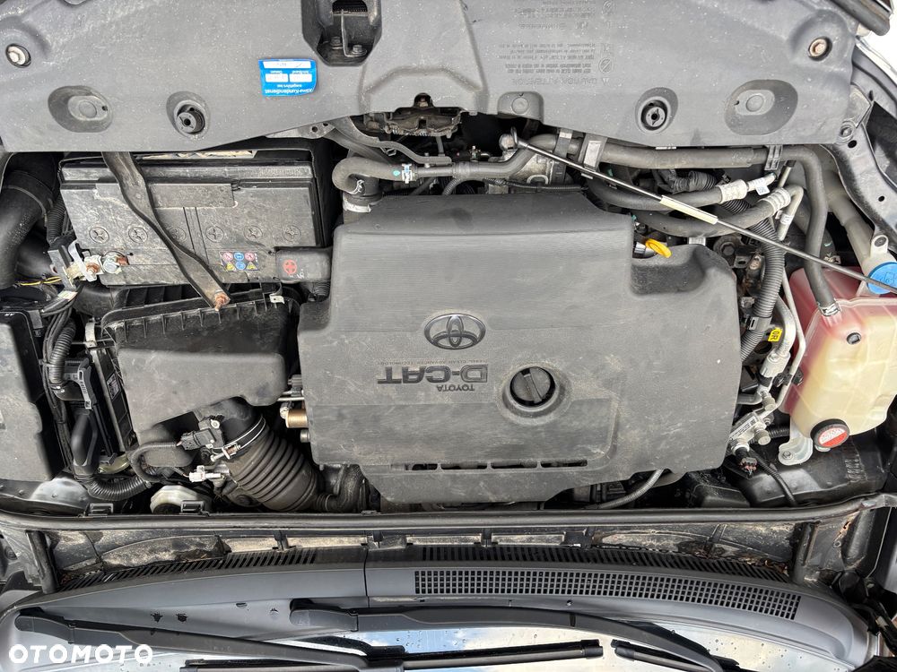 Toyota Avensis 2.2 D-CAT Sol - 26