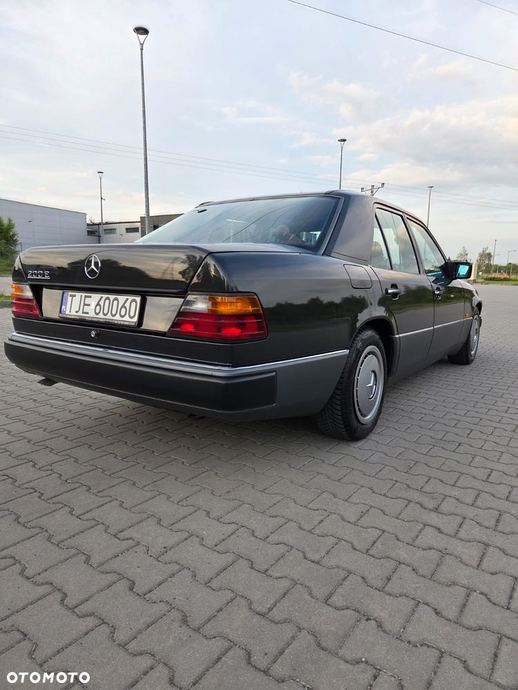 Mercedes-Benz W124 (1984-1993) ver-260-se - 8